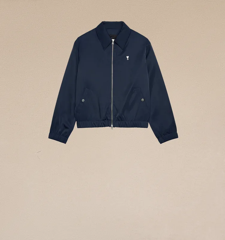 AMI PARIS愛心A拉鍊夾克，2萬5280元。品牌提供