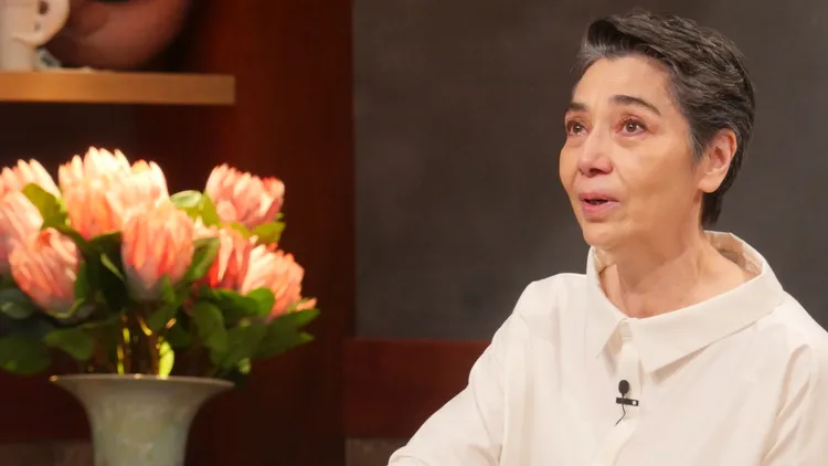 談及處理悲傷和入圍金鐘獎，賴佩霞又落淚。MOMOTV提供