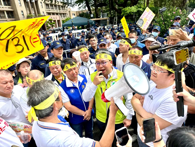 綠委黃世杰呼籲政府遵守承諾。黃世杰辦公室提供