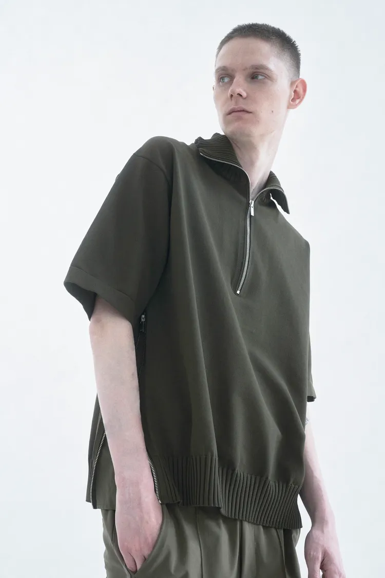 工裝毛織高領拉鍊上衣1萬200元​、平展運動縮口長褲1萬4600​元。品牌提供