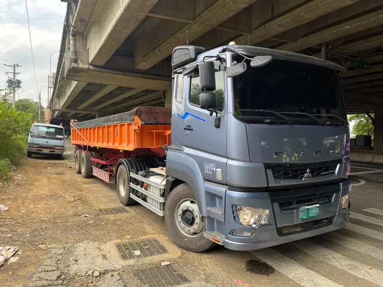 闖禍的砂石車。國道警方提供