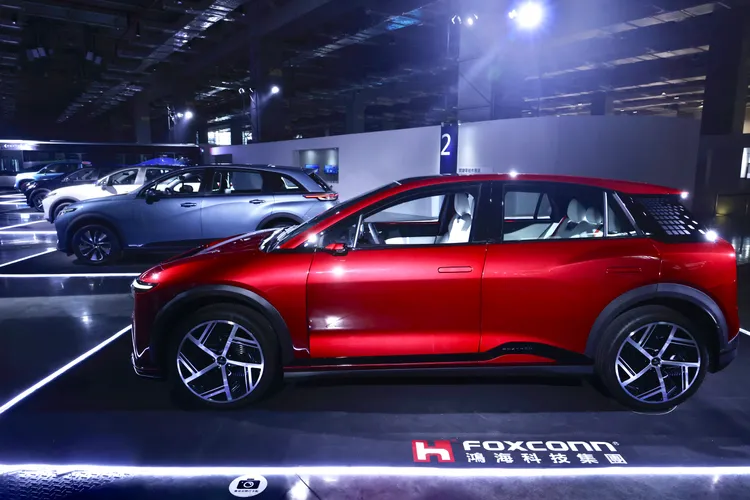 鴻海今天展示全系列電動車。林林攝