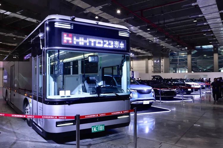 鴻海3年內推出各種電動車，也包含電動巴士。