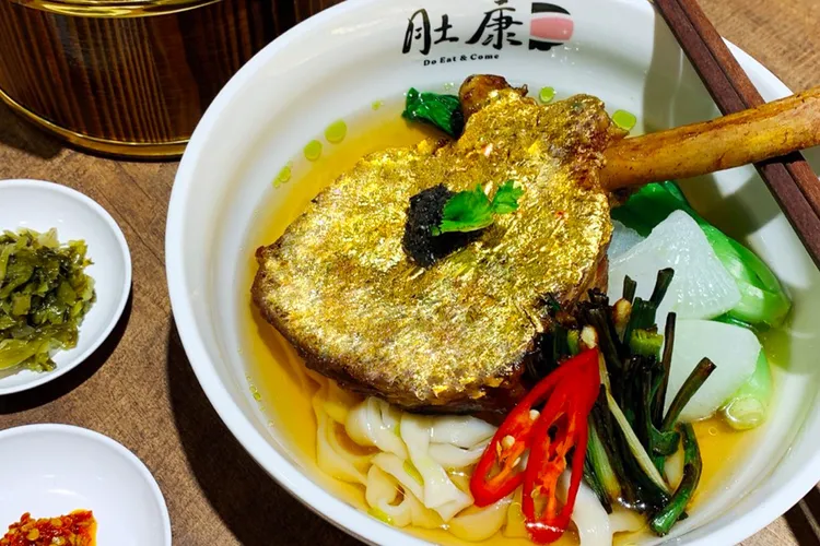 肚康・食研所-王者金甲紹興戰斧牛，每碗968元限量5份。翻攝台北市牛肉麵交流發展協會粉絲團