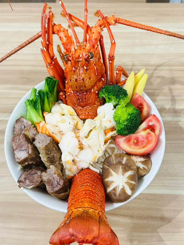 台灣一品拉麵與刀削麵推「步步高陞一品牛肉麵」，每碗980限量10份。翻攝台北市牛肉麵交流發展協會粉絲團