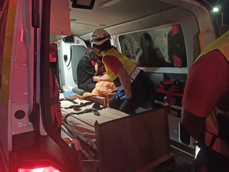 新北一家三口獲救後直呼好可怕。宜蘭縣消防局提供