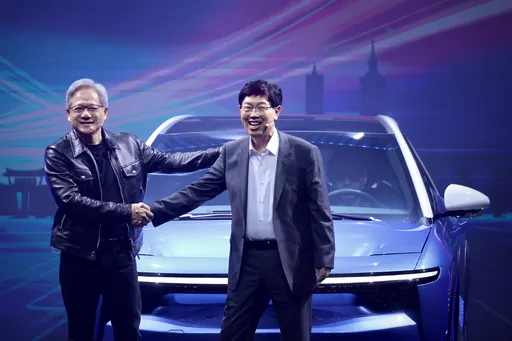 鴻海科技日｜黃仁勳出席站台暢談AI　鴻海股價今相對抗跌