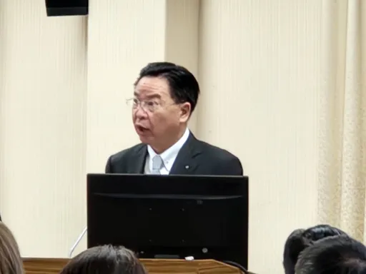 藍委頻拷問為何賴清德沒見美國議員 吳釗燮怒回:「我又不在競辦,不要問這些」