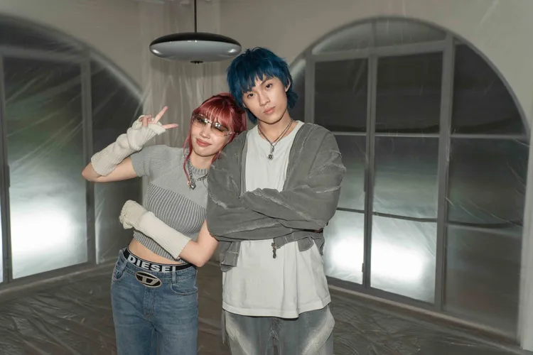 Juice Boy跟女神Karencici相見歡。華納音樂提供