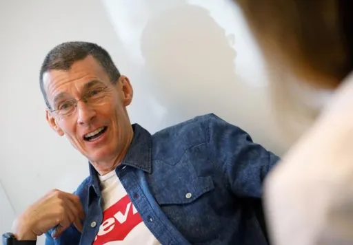 一句話讓人誤會牛仔褲永遠不用洗　Levi's執行長自曝「這樣洗」超奇葩