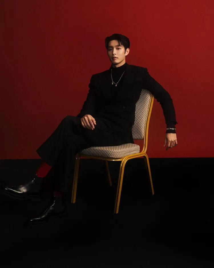 曹佑寧選擇低調的全黑色系穿搭。品牌提供