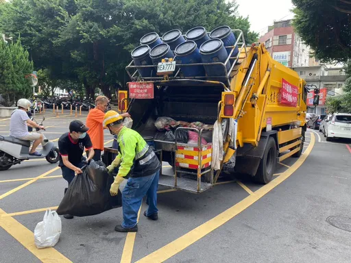 桃園國慶4天連假垃圾清運不打烊　下載APP精準掌握垃圾車位置