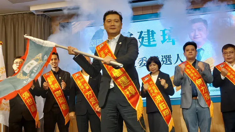 台灣麻將最大黨不分區立委由高雄長庚大腸直腸肛門外科主任盧建璋排首位。凃建豐攝