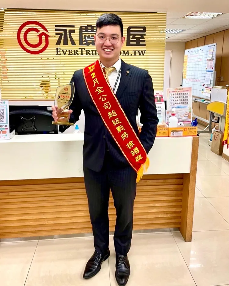 每一分努力都可化為實質收入的業務工作，成為八年級生徐翊庭的求職首選。永慶房產集團提供