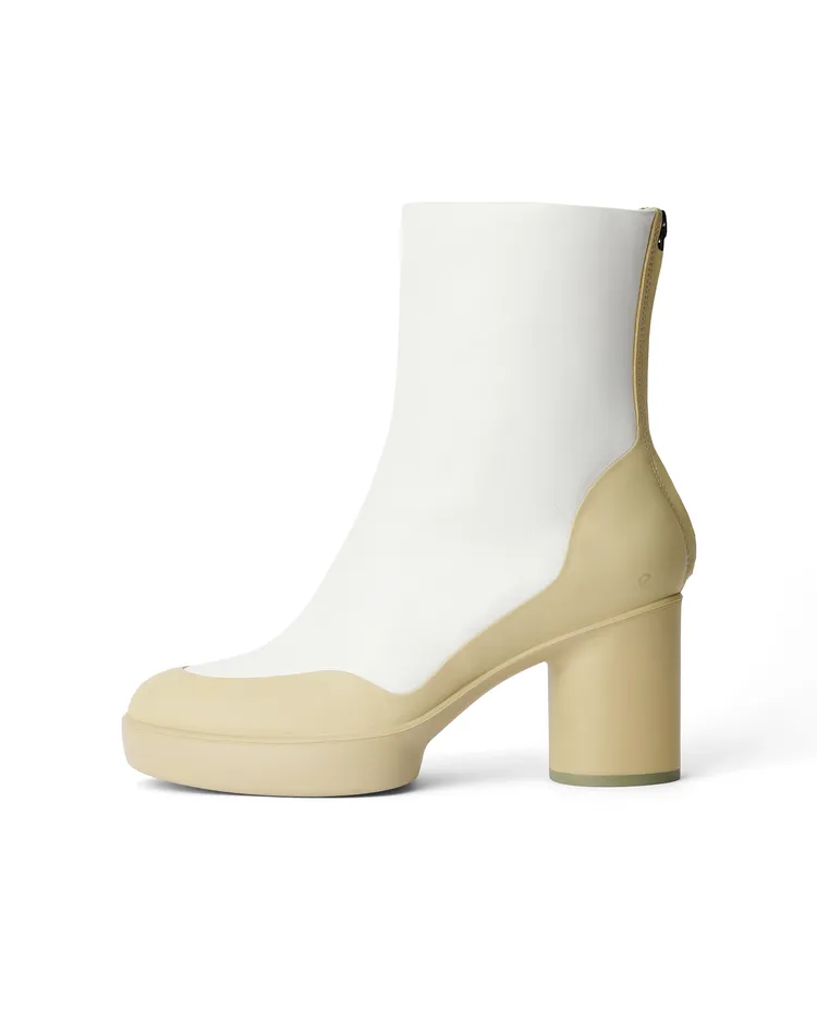 SHAPE SCULPTED MOTION 55白、沙棕，9380元。品牌提供