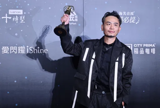 楊大正拍戲14年首次奪獎　金鐘獎口誤說金曲獎