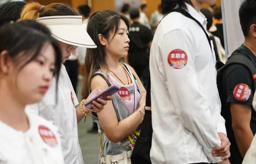 中國疫後經濟復甦慢 年輕人掀「離職派對」風