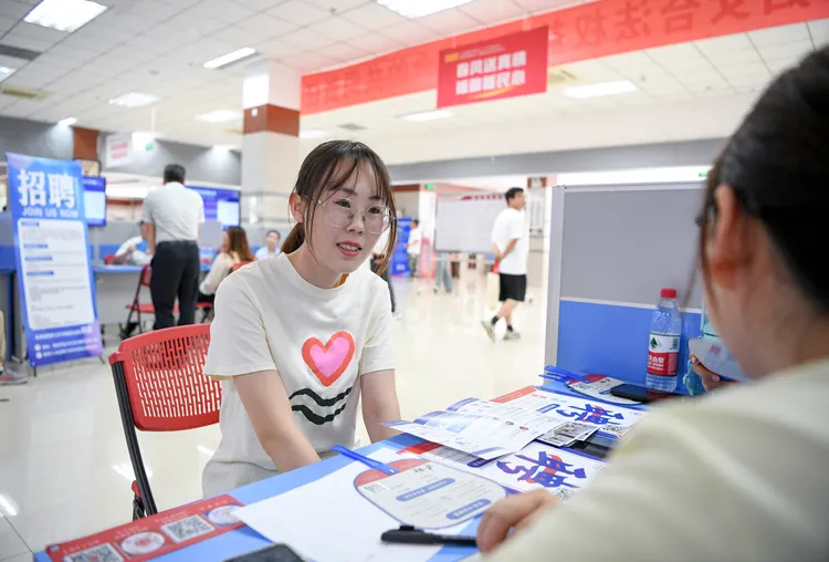寧夏銀川今年8月一場職業招聘會。新華社