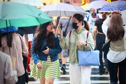 小犬台风强度再增强!暴风圈攻占东部、南部 10县市豪大雨