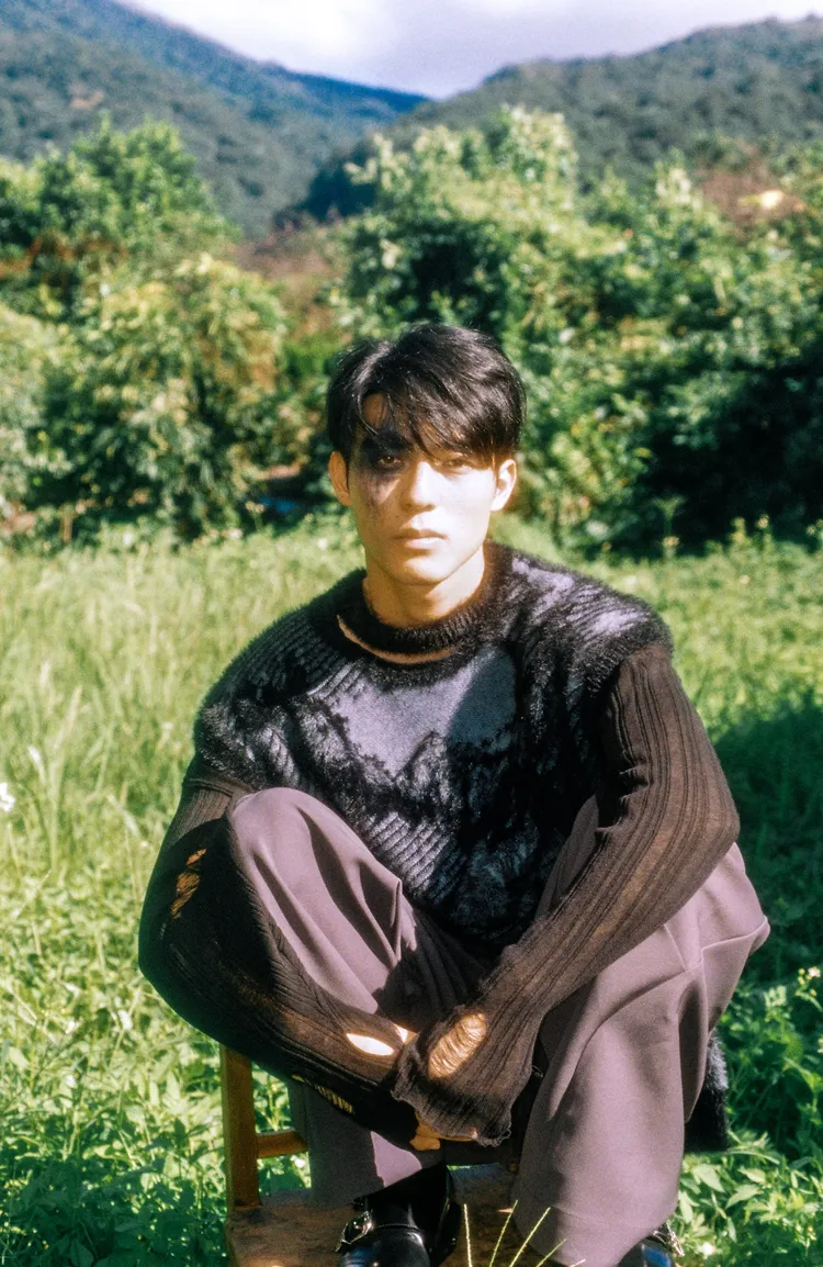 陳昊森MV化特殊《阿凡達》臉妝。華研國際提供