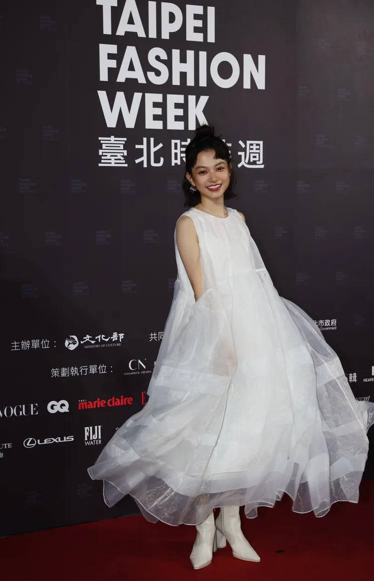 姚愛甯身著DOUCHANGLEE服裝。彭欣偉攝