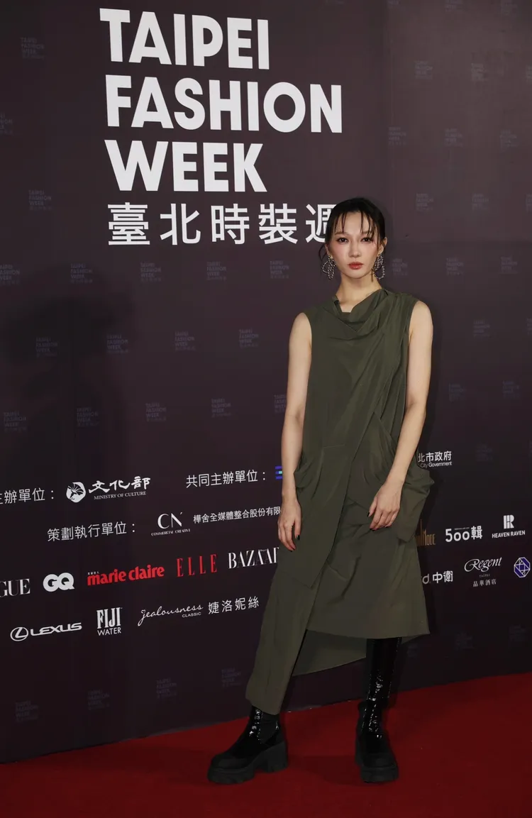李杏身著oqLiq服裝。彭欣偉攝