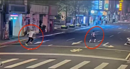 瘖啞人士包包遭偷無法求救 沿街追竊嫌獲警相助逮人