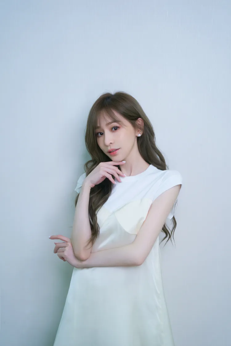 王心凌昨直播大口吞飯，粉絲大呼吃太美。天晴娛樂提供