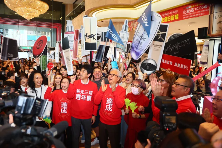 新光三越南西店周慶現場。彭欣偉攝