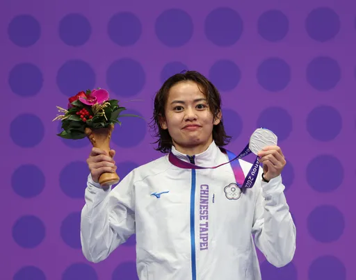 辜翠萍睽違9年站上亞運空手道賽場!金牌戰銀牌奪銀