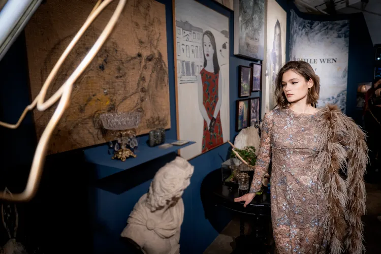 運用異質拼接加強造型份量感。品牌提供