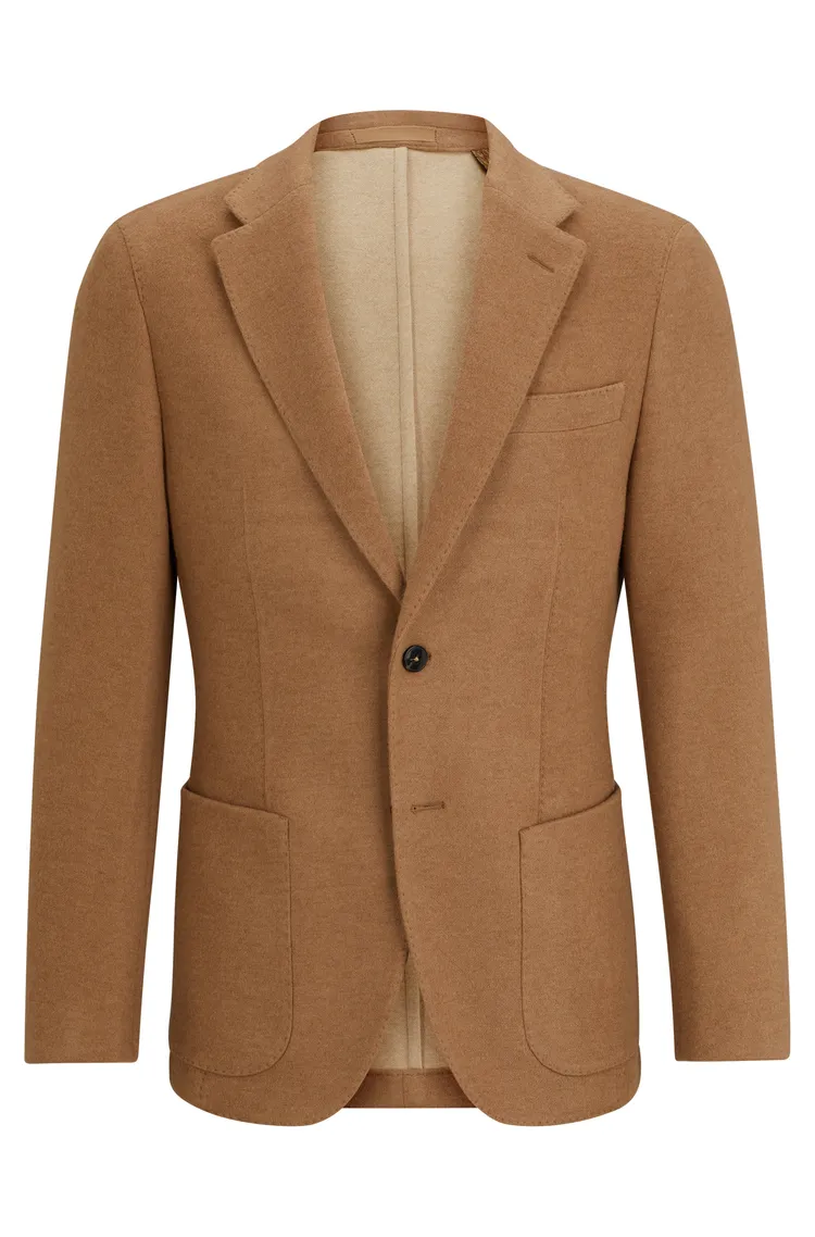 棕色駱駝毛西裝外套，6萬1900元。品牌提供