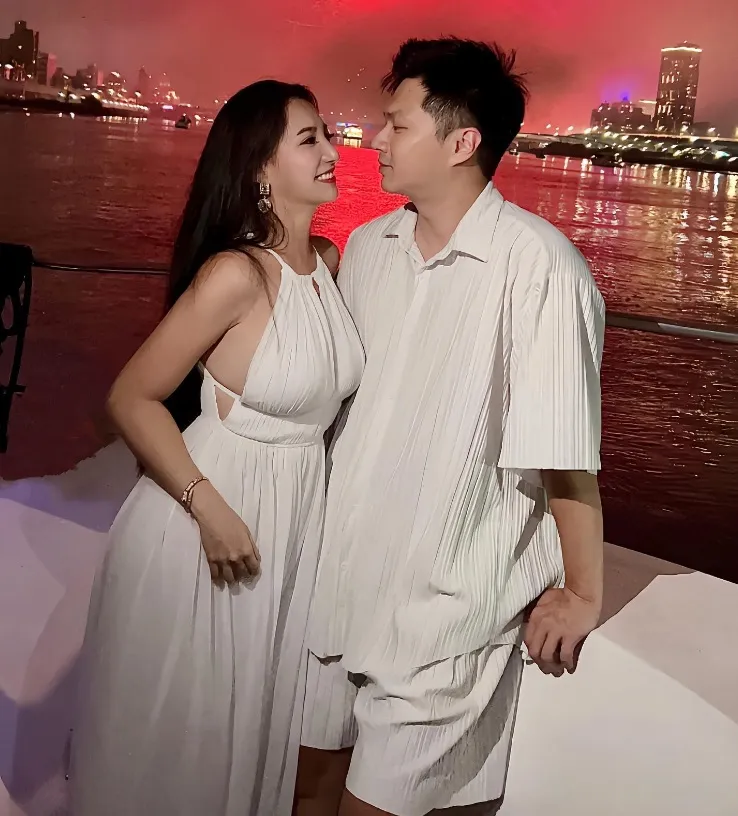 林采緹、晨泓軍越愛越大方。翻攝晨泓軍臉書