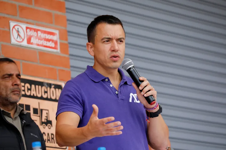 厄瓜多總統大選第2輪決選將於本月15日舉行，香蕉產業繼承人阿津在部分民調中略為領先。路透社