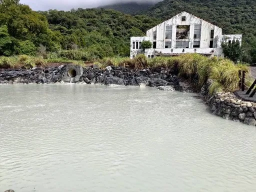 小犬降甘霖補水源 陽明山前山溫泉浴室明重開放