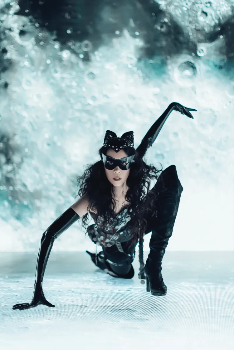 莫貓寶貝到夜晚就變身超級英雄。The Mok-A-Bye Kitty Workshop提供