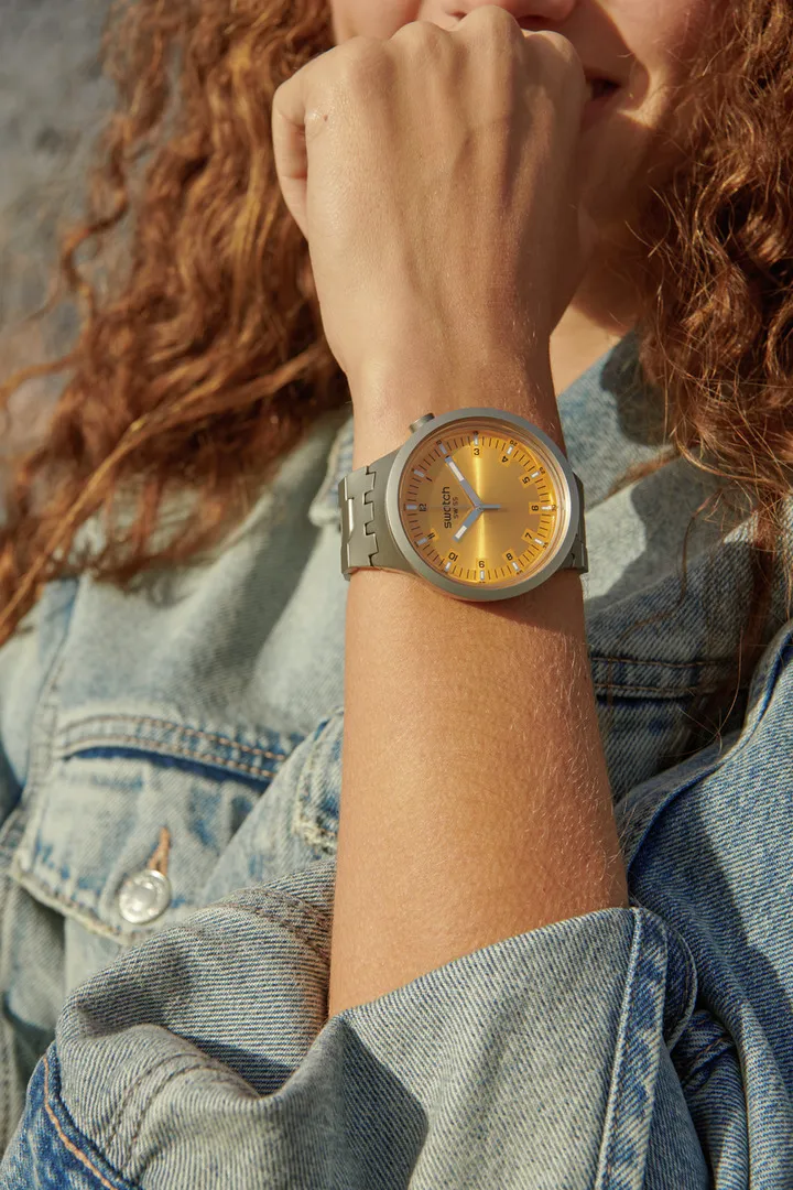 Swatch推出BIG BOLD系列的首款不鏽鋼。品牌提供