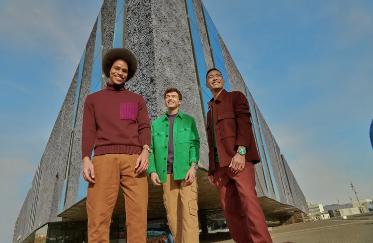 本次的BIG BOLD IRONY以光澤感的太陽紋拉絲錶盤搭配不鏽鋼鍊帶。品牌提供