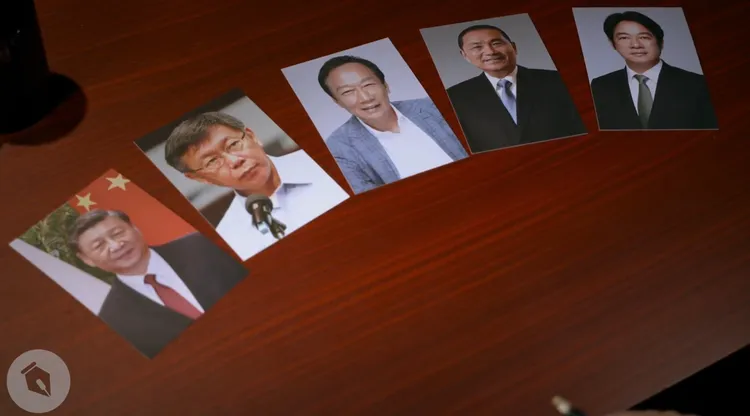 總統候選人照片為《夜夜秀》首集來賓留下伏筆。薩泰爾娛樂提供