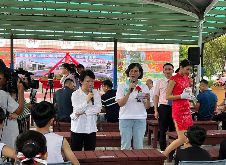 蔡壁如已多次在公開場合與盧秀燕同台。翻攝蔡壁如臉書