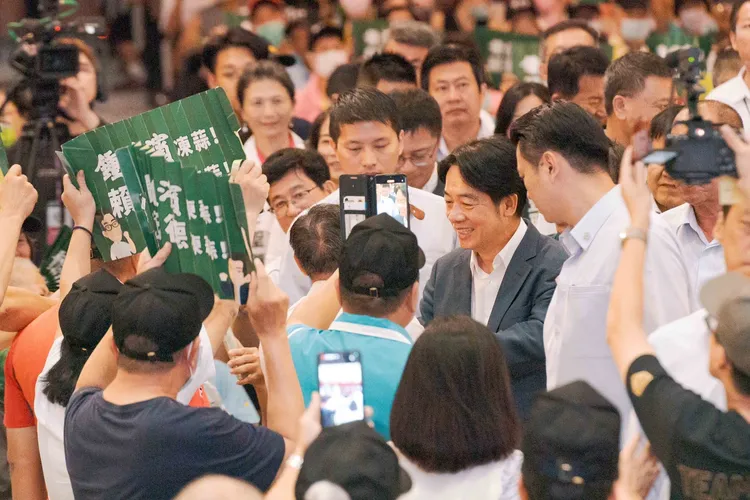 賴清德在每場造勢活動皆採取大進場，沿路與支持者互動。賴清德競辦提供