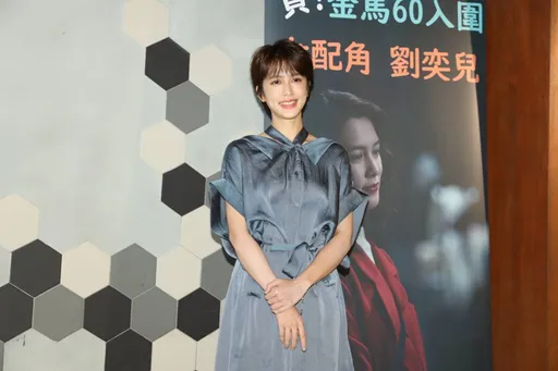 《老狐狸》风光入围金马7大奖 刘奕儿泪如雨下妆都哭花了