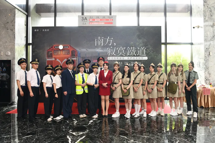 頂粵吉品將餐廳內頂級包場空間「星光盛宴大殿」，搖身一變成為復古車站大廳。業者提供