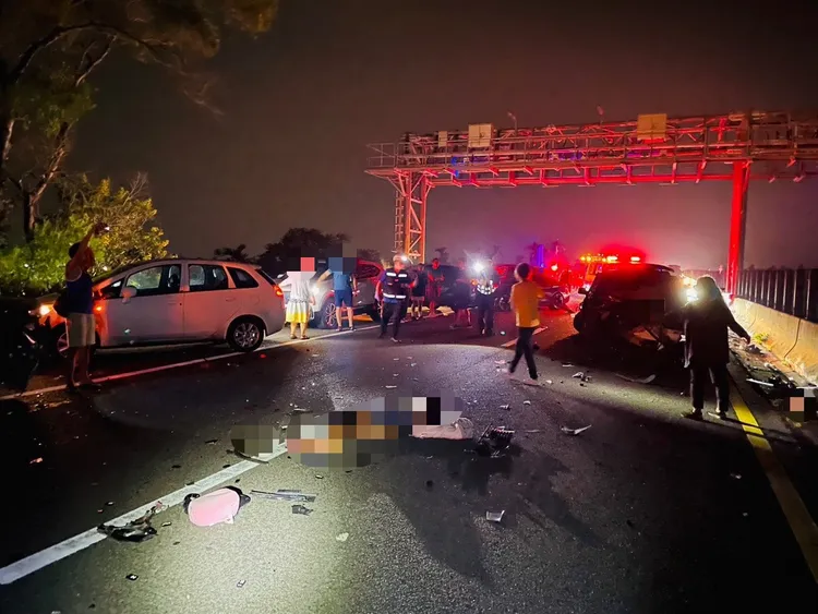 4個月大的男嬰疑被拋飛至車外，送醫不治。民眾提供