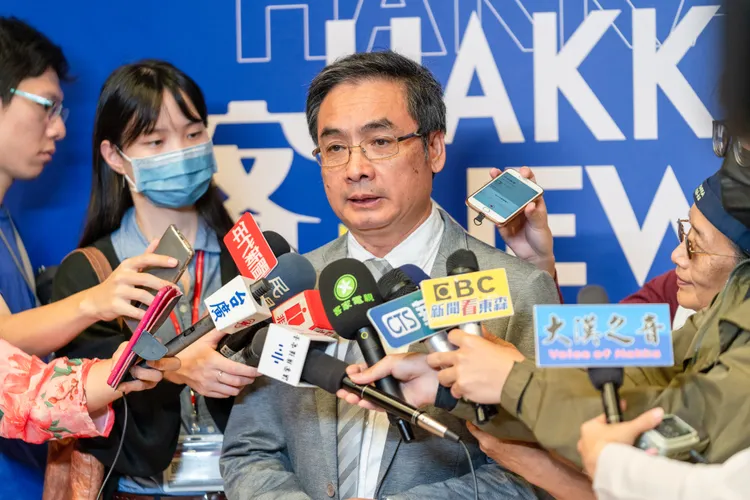 客傳會董事長陳邦畛接受媒體聯訪。客傳會提供