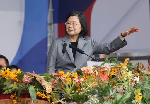 圖多|國慶要來了 蔡英文將發表任內最後一次演說!她燦笑登台預演