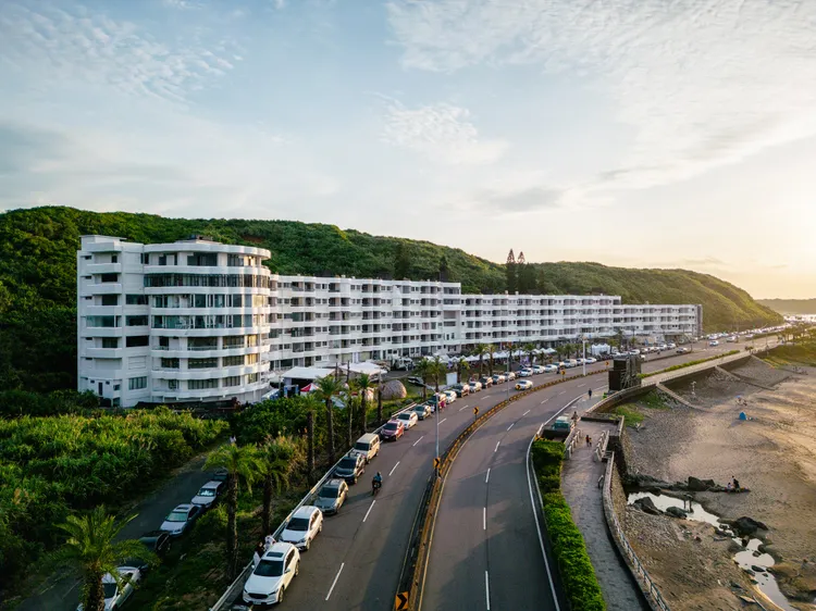 展區之一E區主題城市再造，打造安全居所-海灣新城立面修繕完工後照片。文化局提供