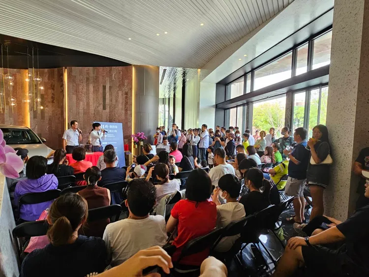 活動吸引爆滿人潮，也提升整體房市買氣。 葉家銘攝