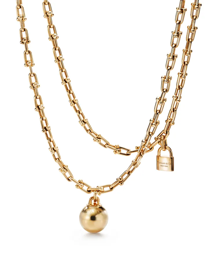 Tiffany HardWear 18K金垂墜球形與鎖扣雙圈項鍊，78萬5000元。品牌提供