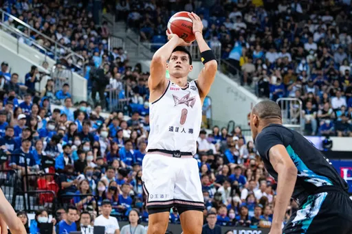 偷吃女球迷退休的楊敬敏驚爆要復出?國王GM和林書豪表態了